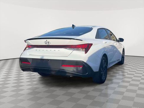 Certified 2025 Hyundai Elantra Sport FWD image 4