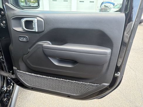 Used 2024 Jeep Wrangler Unlimited AWD/4WD image 15