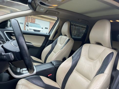 Used 2012 Volvo XC60 T6 R-Design image 11