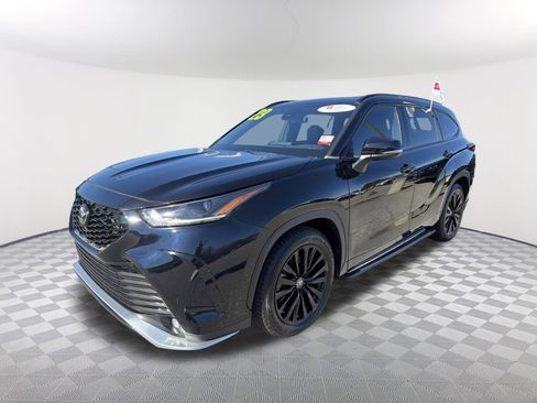 Certified 2023 Toyota Highlander XSE image 3