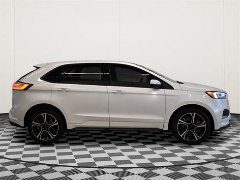 Used 2019 Ford Edge ST w/ Equipment Group 401A image 2