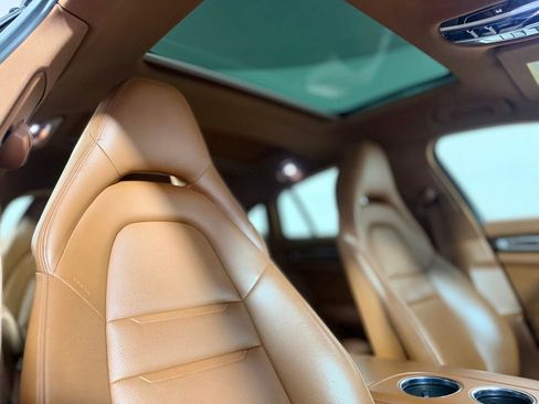 Used 2018 Porsche Panamera 4S image 11