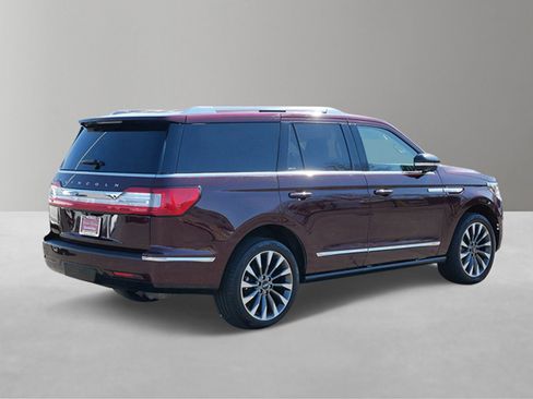 Used 2021 Lincoln Navigator Reserve image 4