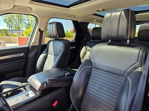 Used 2017 Land Rover Discovery First Edition image 17