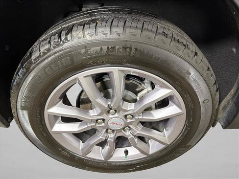 Used 2024 GMC Terrain SLT AWD/4WD image 17