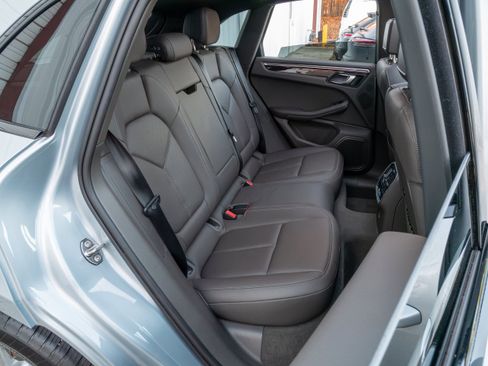 Used 2023 Porsche Macan image 40