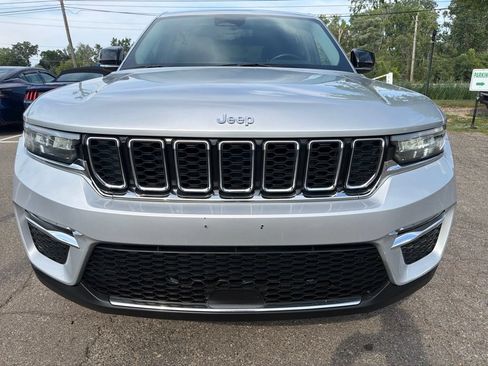 Used 2022 Jeep Grand Cherokee Limited AWD/4WD image 2