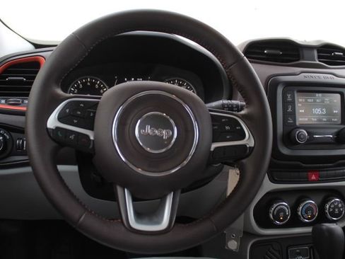 Used 2015 Jeep Renegade Latitude image 26