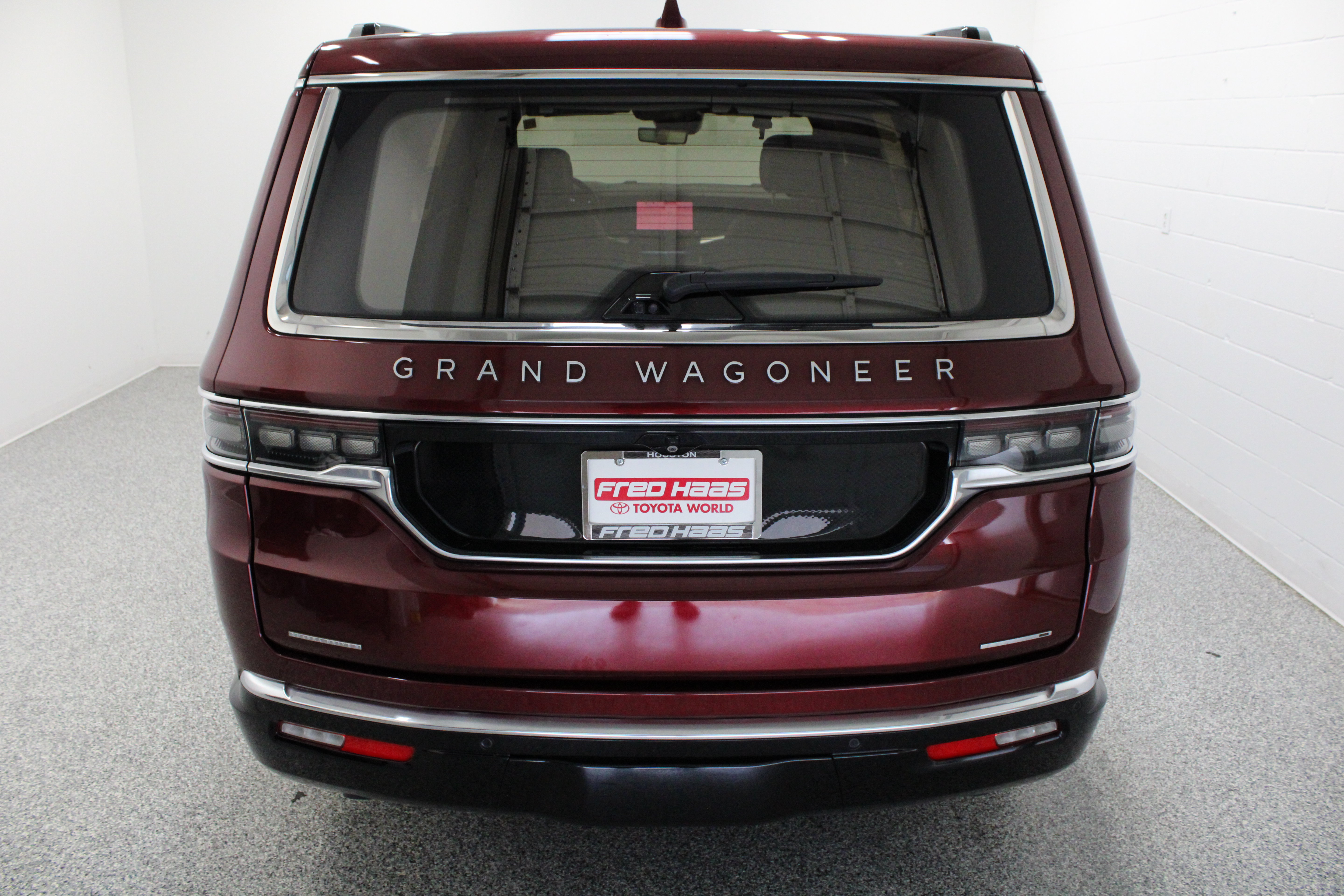 Used 2023 Jeep Grand Wagoneer Series III AWD/4WD image 8
