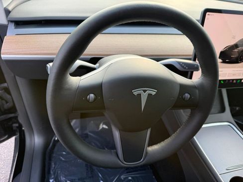 Used 2023 Tesla Model Y Long Range AWD/4WD image 10