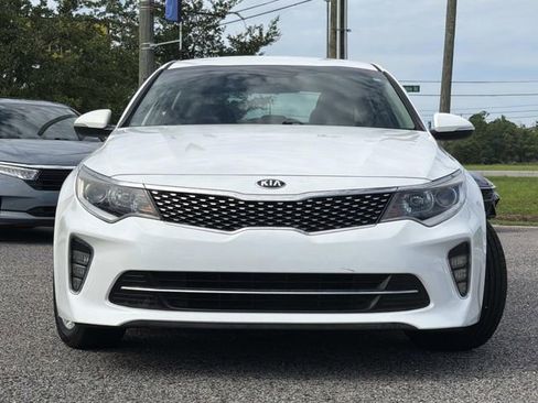 Used 2018 Kia Optima S FWD image 5