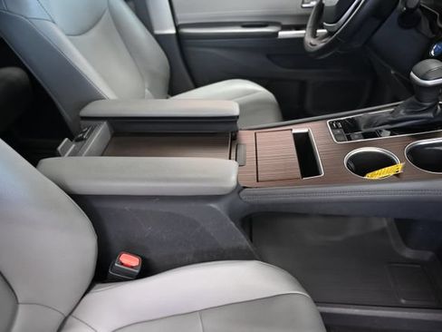 Used 2021 Toyota Sienna XLE w/ XLE Plus Package FWD image 20