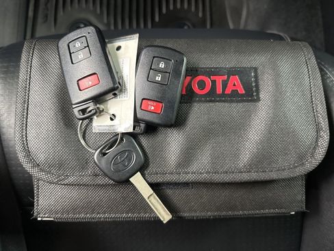 Used 2023 Toyota Tacoma Limited image 39