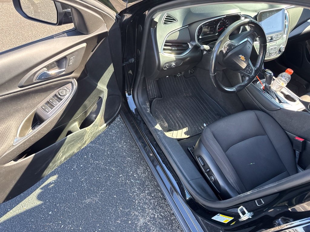 Used 2018 Chevrolet Malibu LT w/ Driver Confidence Package FWD image 8