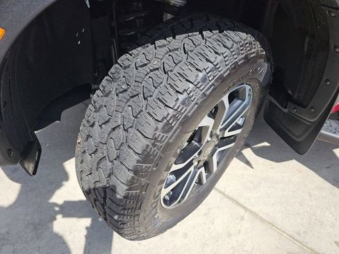 Used 2025 Ford Ranger Lariat w/ FX4 Off-Road Package image 30