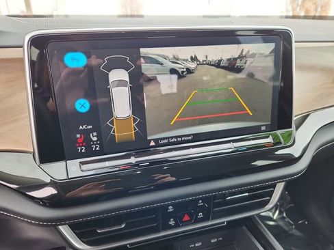 Used 2025 Volkswagen Atlas SE image 24