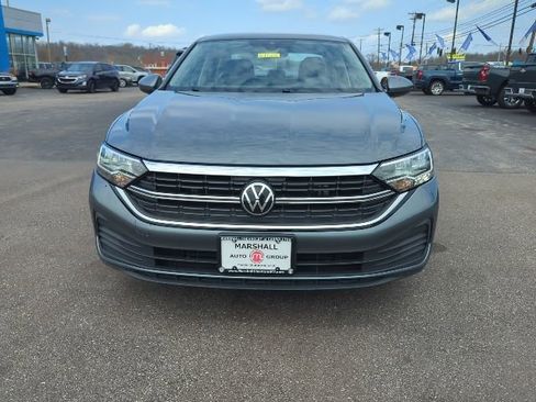 Used 2024 Volkswagen Jetta SE image 3