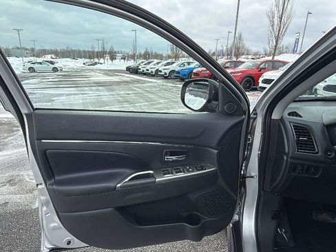 Used 2024 Mitsubishi Outlander Sport SE image 24