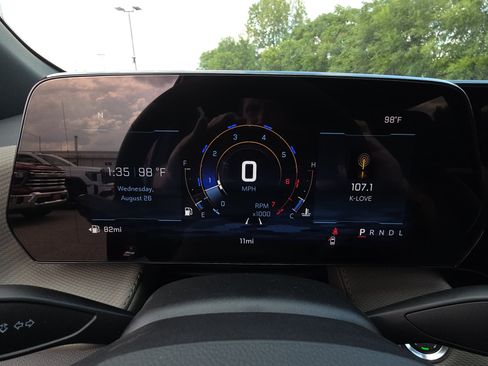 New 2027 Chevrolet Equinox LT w/ Convenience Package II FWD image 16