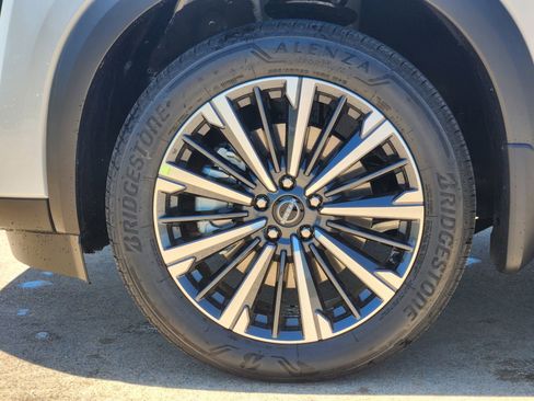 New 2026 Nissan Pathfinder Platinum AWD/4WD image 11