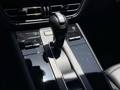Used 2024 Porsche Macan AWD/4WD image 25