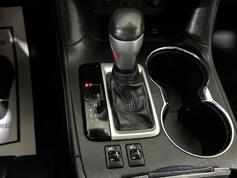Used 2019 Toyota Highlander XLE image 31