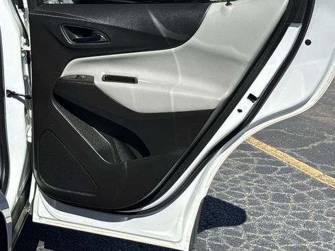 Used 2023 Chevrolet Equinox LT w/ Driver Convenience Package image 16