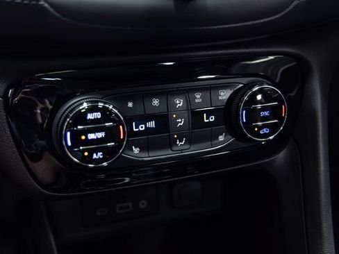 Used 2020 Buick Encore GX Essence w/ Experience Buick Package FWD image 19