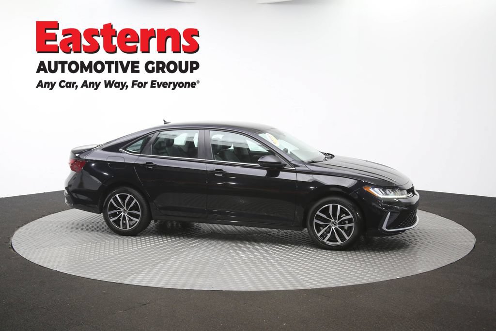 Used 2025 Volkswagen Jetta SE FWD image 47