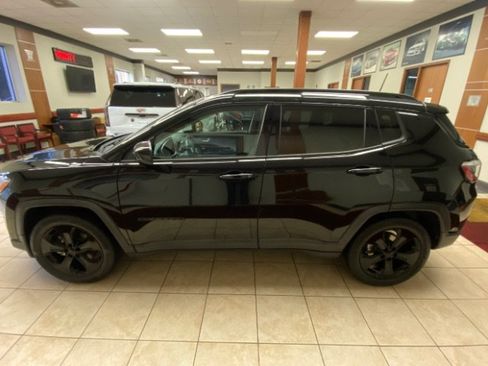 Used 2020 Jeep Compass Latitude FWD image 2
