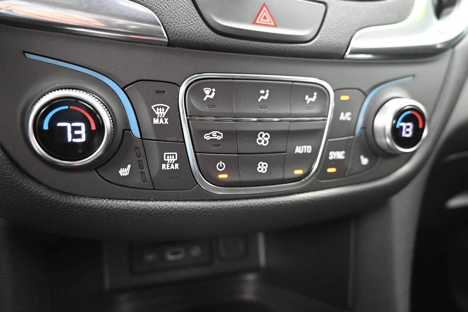Used 2019 Chevrolet Equinox LT w/ Sun & Navigation Package AWD/4WD image 21