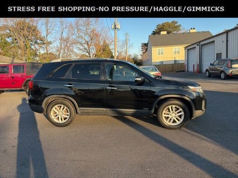 Used 2015 Kia Sorento LX image 2