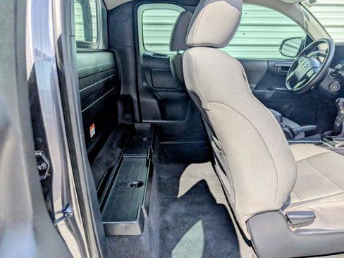 Used 2017 Toyota Tacoma SR AWD/4WD image 17