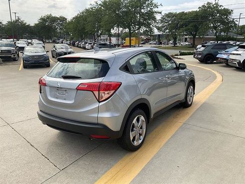 Used 2017 Honda HR-V LX image 3