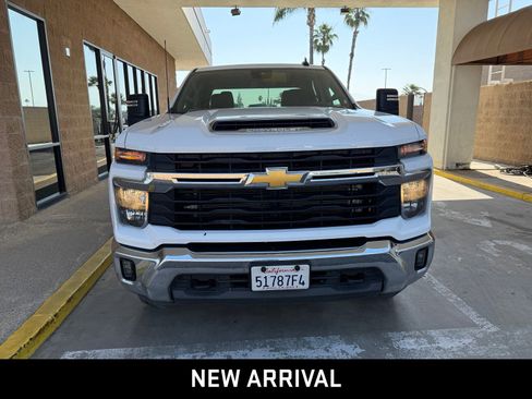 Used 2025 Chevrolet Silverado 2500 LT w/ Convenience Package AWD/4WD image 4