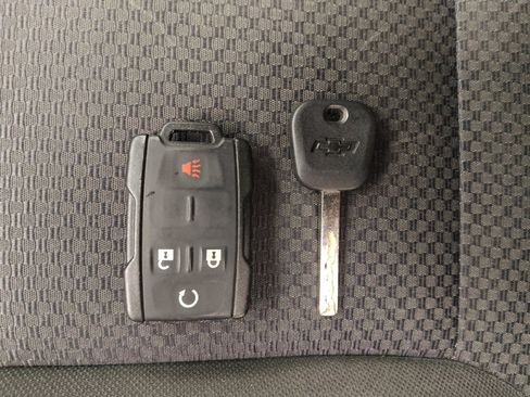 Used 2015 Chevrolet Silverado 1500 LT w/ LT Convenience Package AWD/4WD image 32