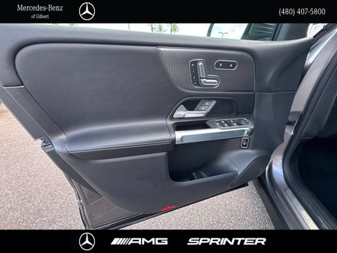 Used 2022 Mercedes-Benz GLB 250 4MATIC image 12