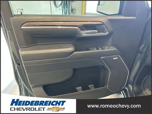 Used 2025 Chevrolet Silverado 1500 LT Trail Boss w/ Convenience Package II AWD/4WD image 10