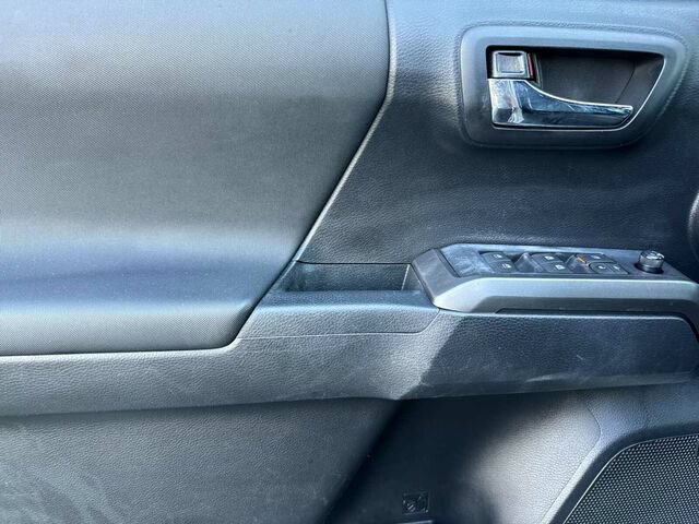 Used 2019 Toyota Tacoma TRD Sport w/ TRD Premium Sport Package RWD image 11