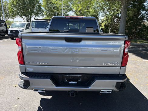 Used 2025 Chevrolet Silverado 1500 High Country image 9