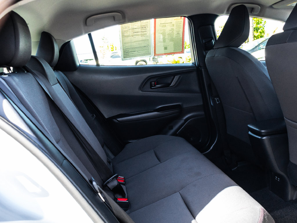 Used 2026 Toyota Prius LE AWD/4WD image 14