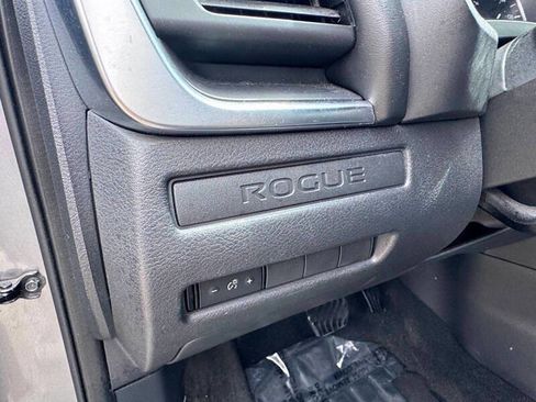 Used 2021 Nissan Rogue S FWD image 11