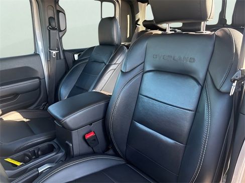 Used 2020 Jeep Gladiator Overland image 16