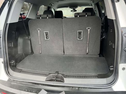 Certified 2023 GMC Acadia SLE w/ Driver Convenience Package image 11