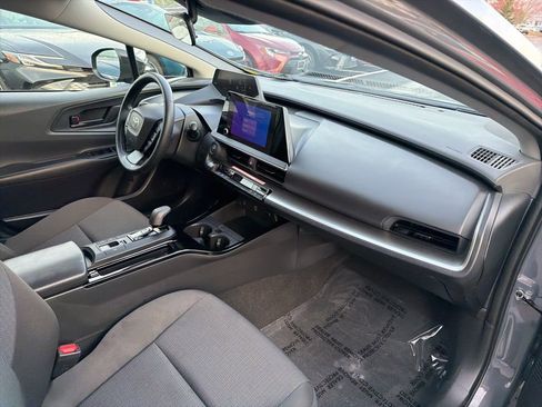 Used 2024 Toyota Prius LE AWD/4WD image 10