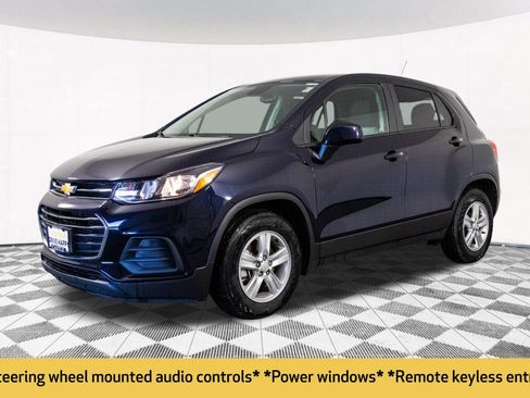 Certified 2022 Chevrolet Trax LS w/ Tint and Cruise Package image 11