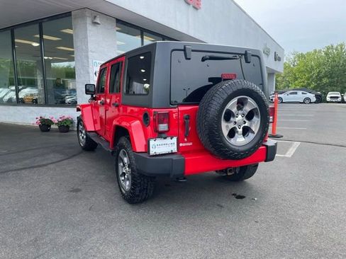 Used 2017 Jeep Wrangler Unlimited Sahara w/ Connectivity Group AWD/4WD image 32