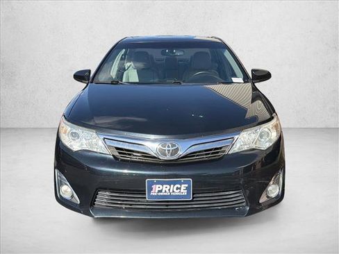 Used 2012 Toyota Camry XLE w/ Leather Pkg FWD image 2