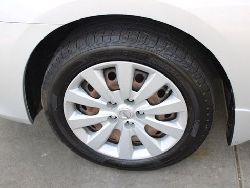 Used 2013 Nissan Sentra S image 11