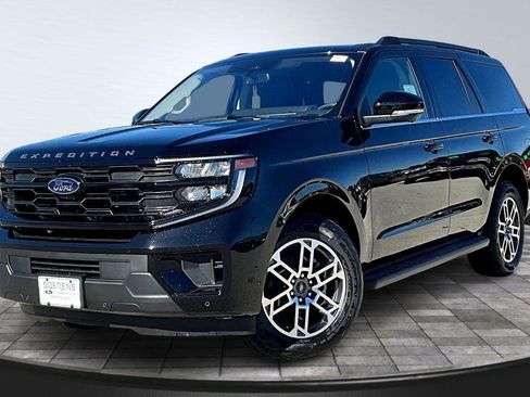 New 2025 Ford Expedition Active image 2